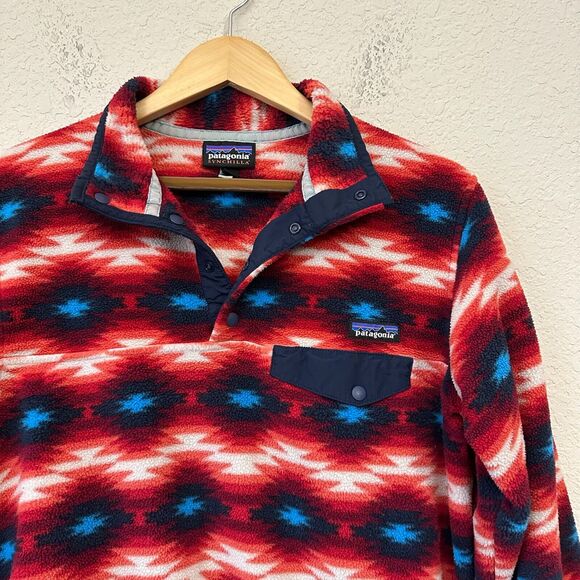 PATAGONIA Synchilla W's Snap-T Pullover Fleece in Red Wild Desert Aztec - Picture 2 of 9